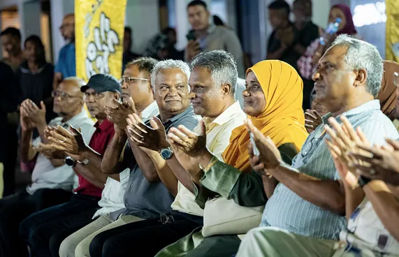 އާދަމް އާޒިމަކީ ޕާޓީ ދޫކޮށް ދާނެ ބޭފުޅެއް ނޫން:ޝަރީފް