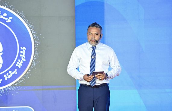 އަމާޒަކީ ދުވާލަކު 300 ޓަނު މަސް ދަޅުގައި ބަންދުކުރަން ފެށުން