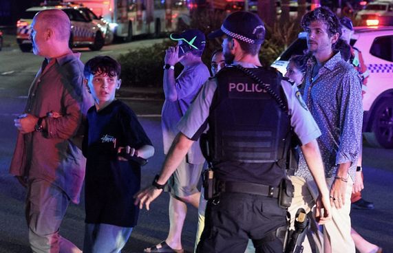 މުސްލިމުން ބަދުނާމުކުރަން ދެއްކީ ކްރިސްމަސް ޕާޓީއެއް!