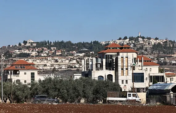 ފަލަސްތީނުގެ އާއިލާތައް އުޅޭ 25 އިމާރާތެއް ތަޅާލަނީ