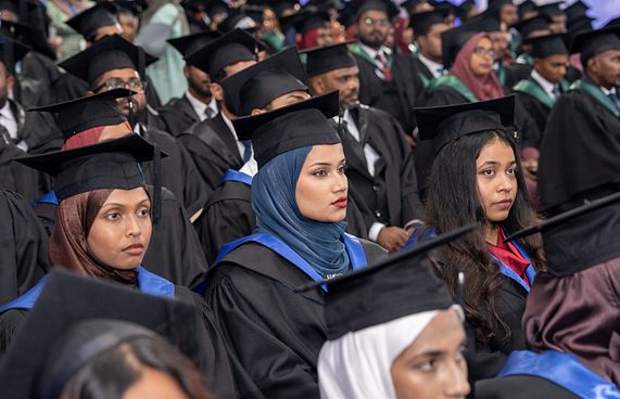 ކިއުއެސް ރޭންކިންގައި ވިލާ ކޮލެޖުގެ އެމްބީއޭ ޕްރޮގްރާމް