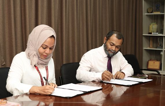 ދައުލަތުން ފައިސާ ދޭ އުސޫލަށް މީޑިއާތަކުގެ މަޝްވަރާ ހޯދަނީ