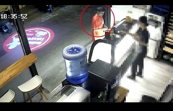 ވަގު ޑޮލަރުގެ ވިޔަފާރީގެ ތުހުމަތުގައި މީހަކު ހޯދަނީ