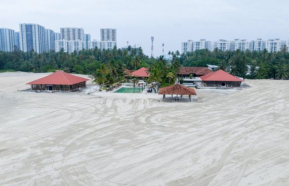 ހުޅުމާލެ ތިނެއް ހިއްކައި ފަރުކޮޅުފުއްޓާ ގުޅުވާލައިފި