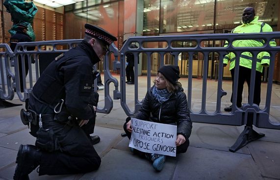 ފަލަސްތީނުގެ އަޑު އުފުލަނިކޮށް ތަމްބާގް ހައްޔަރުކޮށްފި