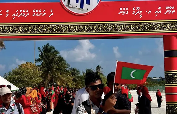 އެއްބައިވަންތަ ދުވަހަށް މީދޫގެ ބޮޑު ޓީމެއް ތުޅާދުއަށް