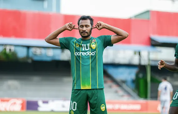 ހަމްޕްގެ ދެ ލަނޑުން މާޒިޔާ އަލުން ޓްރެކަށް!