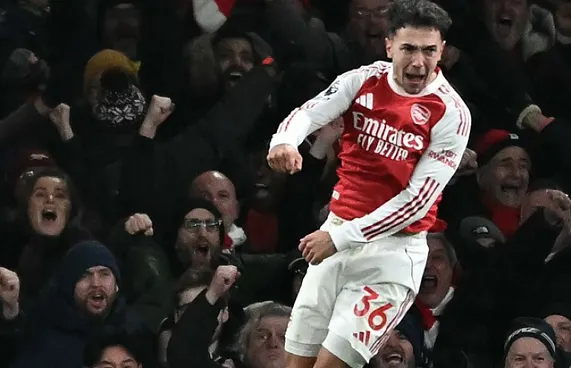 އާސެނަލުން އަހަރު ނިންމާލީ "އެންމެ ފުރިހަމަކޮށް"