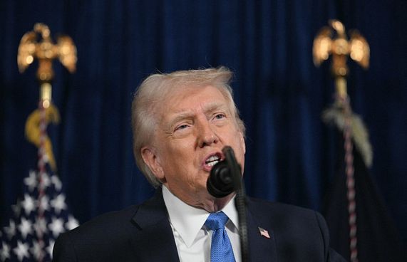 ވެނެޒުއޭލާ ހިންގާނީ އެމެރިކާއިން: ޓްރަމްޕު