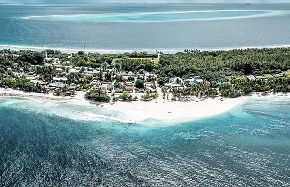 ކިނޮޅަސް ބޭރުން ކަނޑުމަތިން މަރުވެފައި އޮތް މީހެއް ފެނިއްޖެ