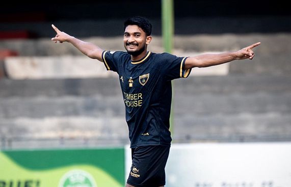 ޒައިންގެ ދެ ލަނޑުން އީގަލްސް ފަހަކަށް