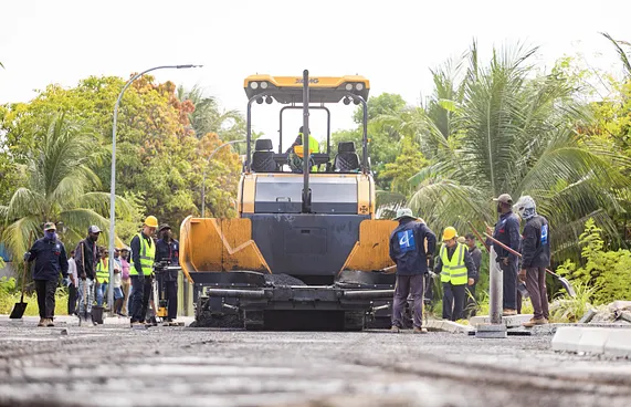 މާމިގިލީ މަގުތަކުގައި ތާރުއެޅުމުގެމަސައްކަތް އަލުން ފަށައިފި