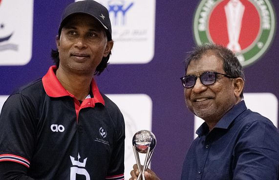 ސުޕަ ލީގުގެ ތަށި އަދީލު ހާއްސަކުރަނީ ބައްޕަ އާއި ކޮއްކޮއަށް