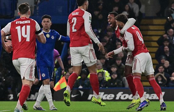 ޗެލްސީގެ ދަނޑުގައި މޮޅުވެ އާސެނަލަށް އެޑްވާންޓޭޖް