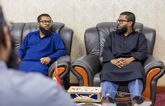 އެއްމާބަނޑު ދެ ހާފިޒުންގެ ސަނަދު މަންމަ އާއި ބައްޕައަށް!