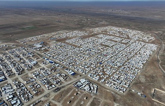 އައިސިސް މީހުންގެ އާއިލާތައް ތިބޭ ކޭމްޕަށް ސިފައިން ވަދެފި