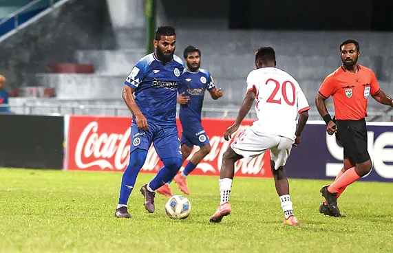 ކަޕްވިނާސް ކަޕް މާދަމާ ފަށަނީ: ފުރަތަމަ މެޗުގައި ބުރާއި ނިއު