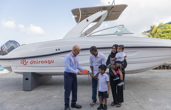 ޕްރޮމޯޝަނުގެ ނަސީބުވެރިޔާއަށް ދިރާގުން ލޯންޗު ހަވާލުކޮށްފި