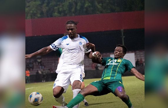 ފަހު ބޯޅައިން ނިއުއިން، ޗެމްޕިއަން މާޒިޔާ ހިފަހައްޓައިފި