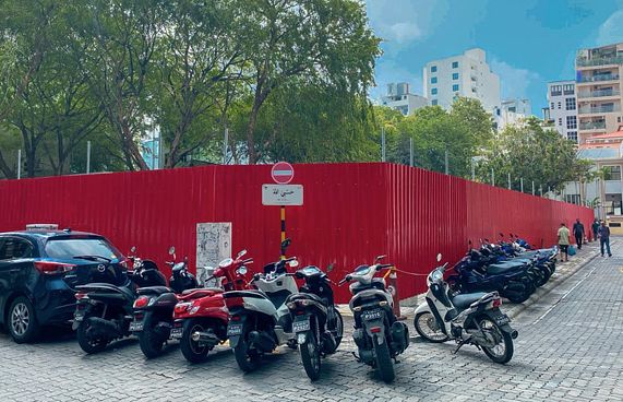 މަޖިލިސް ކުރިމަތީ އޮތް ޕާކިން ޒޯން ބަންދުކޮށްފި