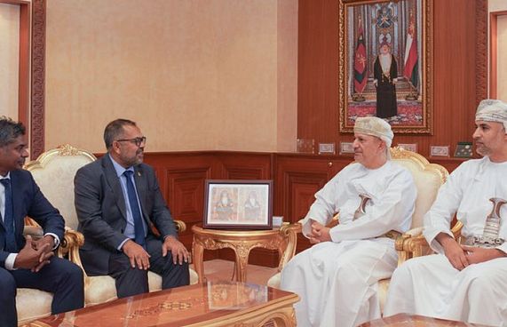 އޮމާނާއެކު އިގްތިސާދާއި ވިޔަފާރި ފުޅާކުރަން މަޝްވަރާކޮށްފި