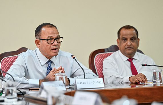 އިންތިހާބުގެ ހުމެއްގައި އަބަދު ތިބުން ރަނގަޅެއް ނޫން: އާދަމް