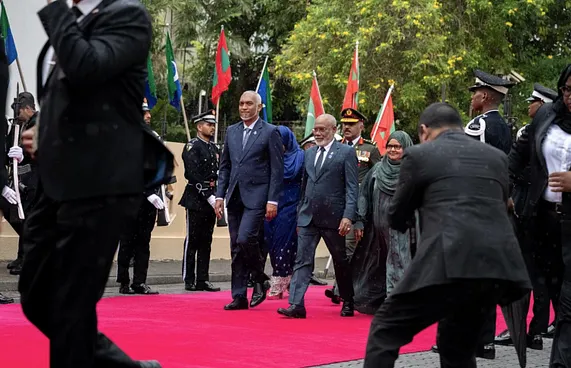 ތާރީހުގައިވެސް ފުރަތަމަ ފަހަރަށް ރިޒާވް ބިލިއަން ޑޮލަރަށް