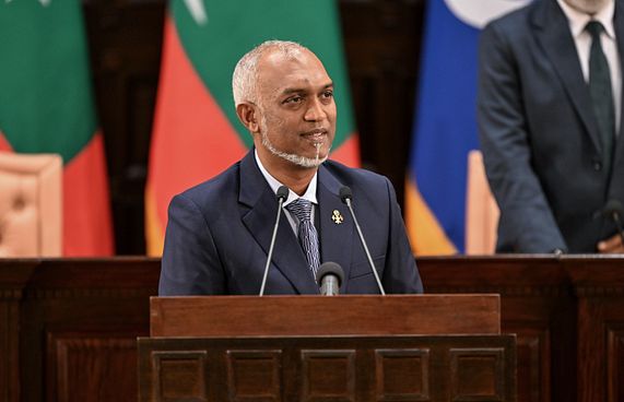 ރައީސް މާދަމާ ހެނދުނު ނޫސްވެރިންނާ ބައްދަލުކުރައްވަނީ