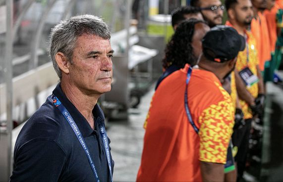 މަސައްކަތް ނިމުނުނަސް ހެނާންޑޭޒަށް ނުފުރި ތާށިވެފައި