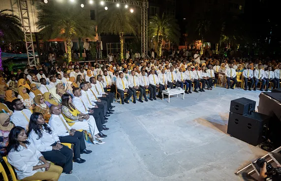 ދެ އިންތިހާބު އެއްކޮށްލާ ވޯޓު ހުއްޓުވަން އަމުރަކަށް އެދެފި