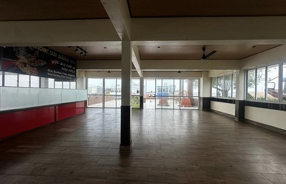 ނޯތު ހާބަރުގައި ކެފޭ ހިންގި ތަނުގައި ވަގުތީ މާރުކޭޓެއް