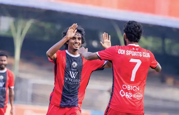 އަހުޒަމްގެ މޮޅު ކުޅުމާ އެކު އޮޑި އަށް ގުރޫޕްގެ އެއްވަނަ