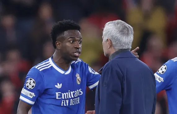 މޮރީނިއޯ، ވިނީއަށް: އިހުތިރާމާ އެކު އުފާފާޅުކުރޭ