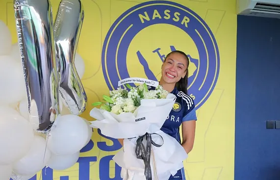 ނަސްރަށް ކުޅޭ ބްރެޒިލްގެ އަންހެން ޑިފެންޑަރު އިސްލާމް ވެއްޖެ