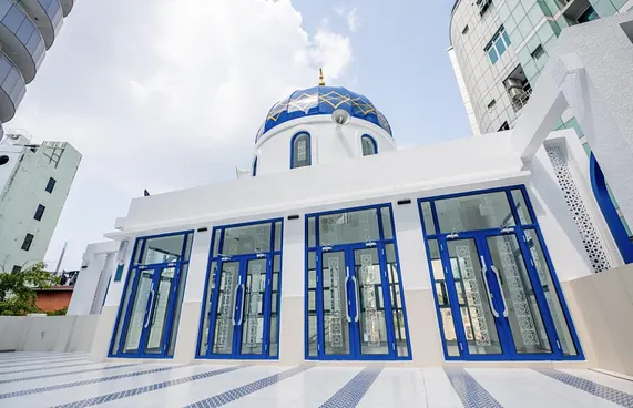 ޒަމާނީ ފެންވަރަށް ބަރުބަރީ މިސްކިތް އަލުން ހަދައި ހުޅުވައިފި