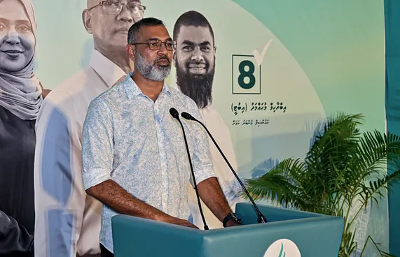 "އިދިކޮޅު ބަޔަކު ހޮވައިގެން ގުޅިގެން މަސައްކަތް ނުކުރެވޭނެ"