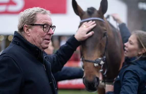 ފުޓްބޯޅައިން ރިޓަޔާކުރި ރެޑްނެޕް އަސް ރޭހުގެ ކުޅިވަރުގައި