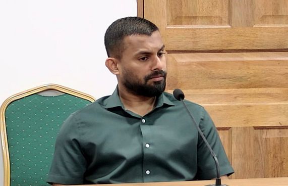 ޝަމްއާންގެ ދިފާއުގައި މަންމަ، ބައްޕަ އަދި އަނބިމީހާ ހެކިބަސް