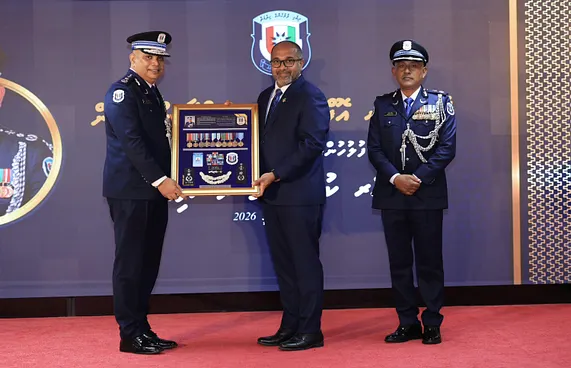 ފުލުސް ކޮމިޝަނަރުކަމުން ރިޓަޔާވި ނަވީންގެ އަގުވަޒަންކޮށްފި