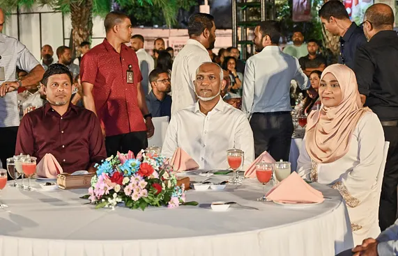 "ޑިމޮކްރެޓިކް ގޮތަކީ އެއް ދުވަހެއްގައި އިންތިހާބު ބޭއްވުން"