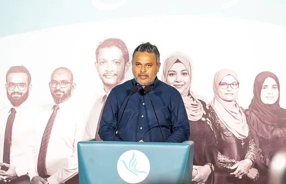 "އިދިކޮޅަށް ކުރިކަމަކީ ލާމަރުކަޒީ ނިޒާމު މަގުމަތިކޮށްލުން"