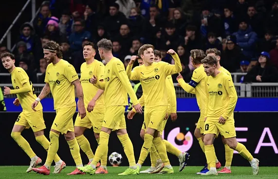 ބޯޑޯ/ގްލިމްޓް ކުޅެނީ "މިލިޓަރީ ގޭމެއް"