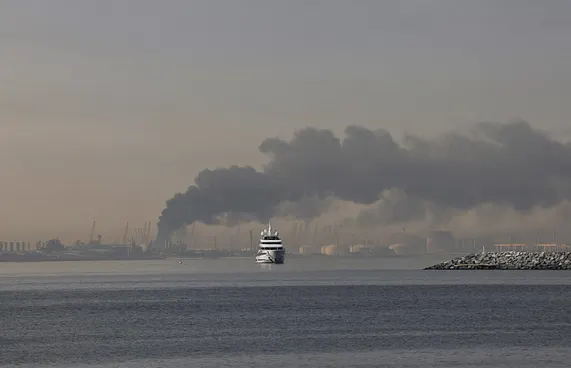 އީރާނުން ގަލްފުގެ ގައުމުތަކަށް ކެނޑިނޭޅި ހަމަލާދެނީ