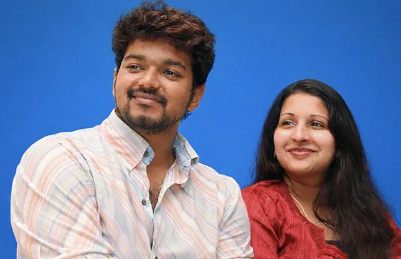 ވިޖޭ އާއި ސަންގީތާގެ ކައިވެނި ރޫޅާލަނީ