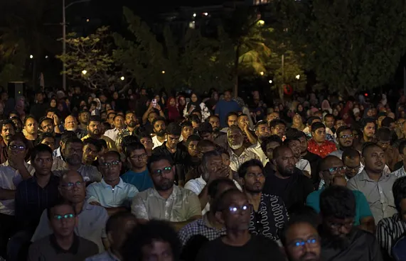 ސަލަފުން ނިކަމެތި އާއިލާތަކަށް ކާބޯތަކެތިދީ، އެހީތެރިވަނީ