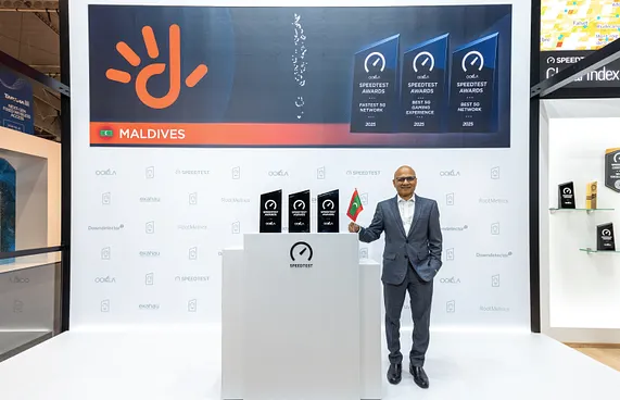 ދިރާގަށް އޫކްލާގެ ތިން އެވޯޑެއް