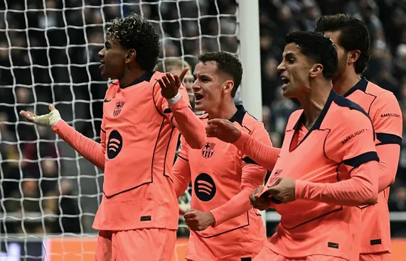 ޔަމާލް، އިންގްލެންޑްގައި ބާސާ ސަލާމަތް ކޮށްދީފި