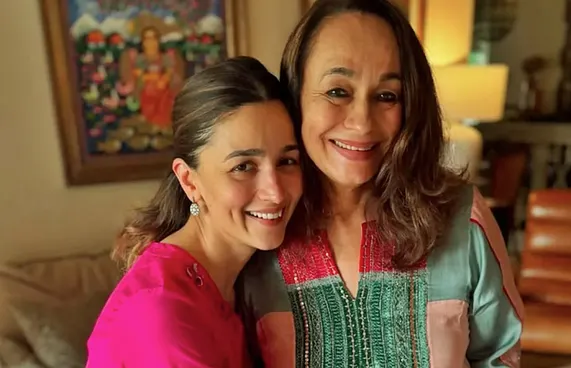 އާލިއާގެ މަންމަ މެޓްރޯގައި ދަތުރުކޮށްފި