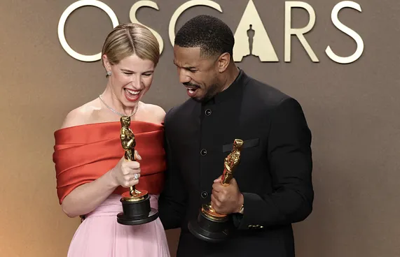 އޮސްކާ އެވޯޑް 2026: މި އަހަރު އެންމެ މޮޅު އެކްޓަރުގެ އެވޯޑް ހޯދި މައިކަލް ބީ. ޖޯޑަން އާއި އެންމެ މޮޅު އެކްޓްރެސްގެ އެވޯޑް ހޯދި ޖެސީ ބަކްލީ.-- ފޮޓޯ: އޭއެފްޕީ