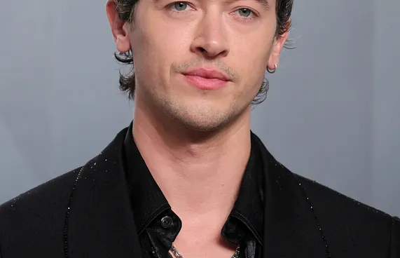 އޮސްކާ އެވޯޑް 2026: މި އަހަރުގެ އޮސްކާގެ ރެޑްކާޕެޓުގައި އިނގިރޭސި އެކްޓަރު ޓޮމް ބްލިތު.-- ފޮޓޯ: އޭއެފްޕީ